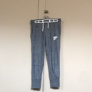 Capri length gray Nike joggers. Size sm.